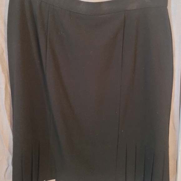 Casual tops and skirts - Picture 9 of 14